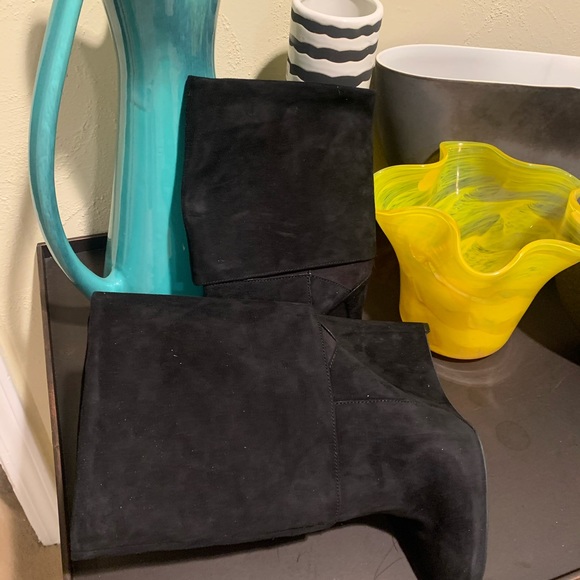 Enzo Angiolini Eadagene Black Suede Booties - Picture 4 of 12